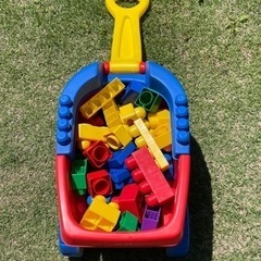 メガブロックとけん引車の画像