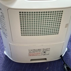 SHARP 加湿セラミックファンヒーター HX-C120　ホワイト 17年製 プラズマクラスター  説明書付きの画像