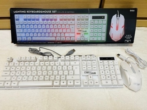 ゲーミングキーボード 白