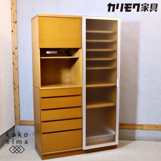 karimoku(カリモク家具)のレンジボードです。中のものが見えにくい、すりガラスのスライド扉がキッチンをナチュラルでモダンな食器棚。北欧スタイルなどにもオススメのカップボードです！