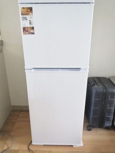 早い者勝ち!!　格安　綺麗です。　2022年製　アビテラックス　2枚ドア　冷凍冷蔵庫　AR-131 139L　耐熱 耐荷重トップテーブル　説明書付き