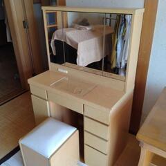 ソファーベッド、学習机、ドレッサー外の画像