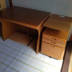 ソファーベッド、学習机、ドレッサー外の画像