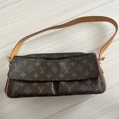 LV ショルダーバッグ