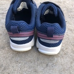 子供用シューズの画像