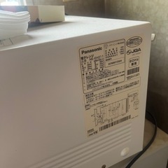 テレビ、電子レンジ、収納などの画像