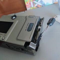ジャンク扱い　キヤノン CANON IXY DIGITAL（初代2000年発売）の画像