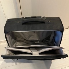 四輪キャリーケースの画像