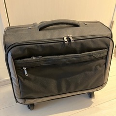 四輪キャリーケース