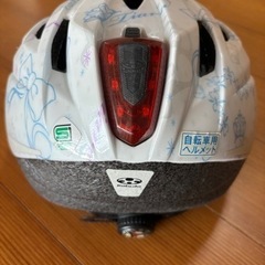 LEDライト児童用ヘルメット　ティアラ・リボンのデザイン　　赤色 LEDライトで存在感をアピール　BRIGHT-J1 TIARA　WHITE　軽量インモールドタイプのスタイリッシュヘルメットの画像