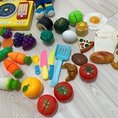 【お譲りします】おままごとセット　野菜たくさん　しまじろうぬいぐるみ付の画像