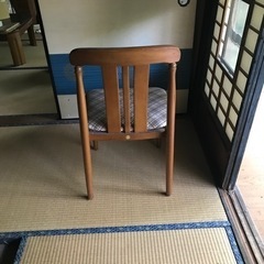 ダイニングチェアー　椅子　４つの画像