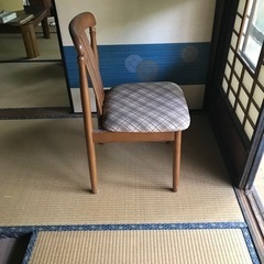 ダイニングチェアー　椅子　４つの画像