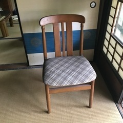 ダイニングチェアー　椅子　４つ