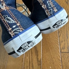 VANS レディースハイカットスニーカー 23.5cmの画像