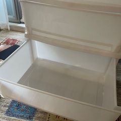 プラスチックの衣装ケースの画像