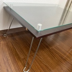 ガラスローテーブルの画像