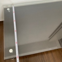 ガラスローテーブルの画像