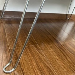 ガラスローテーブルの画像
