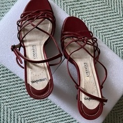 赤いサンダル