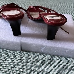 赤いサンダルの画像