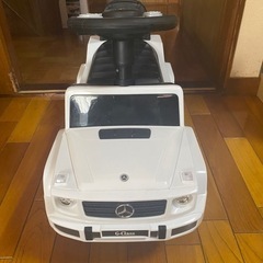 メルセデスベンツ 足けり乗り物