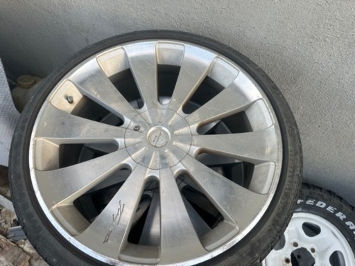 車のパーツ タイヤ、ホイール