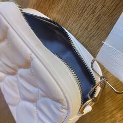 美品✨Pure　Whiteのポシェット（ミニポーチ付）の画像