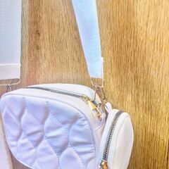 美品✨Pure　Whiteのポシェット（ミニポーチ付）の画像