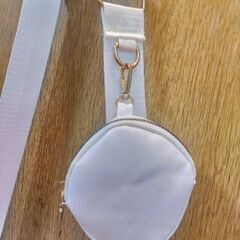 美品✨Pure　Whiteのポシェット（ミニポーチ付）の画像