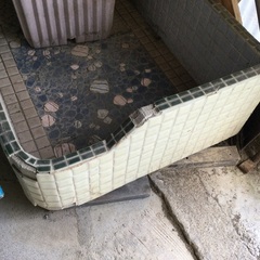 昔懐かしいタイル張りの水タライの画像