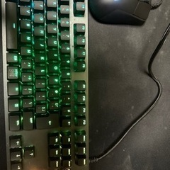 ゲーミングマウス、キーボード、マット
