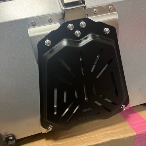 リアボックス
