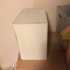 白い小物入れの画像