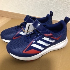 未使用　adidasスニーカー 19cmの画像