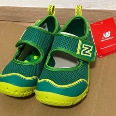 未使用　ニューバランス　18cm