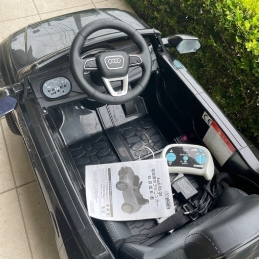 アウディ　電動乗用ラジコンカー