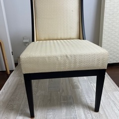 イス　1脚
