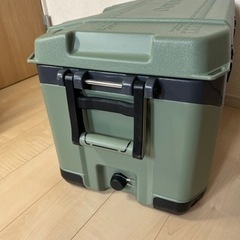 IGLOOクーラーボックス+保冷剤2個　の画像