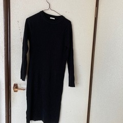 長袖ワンピースなど、まとめて処分します。