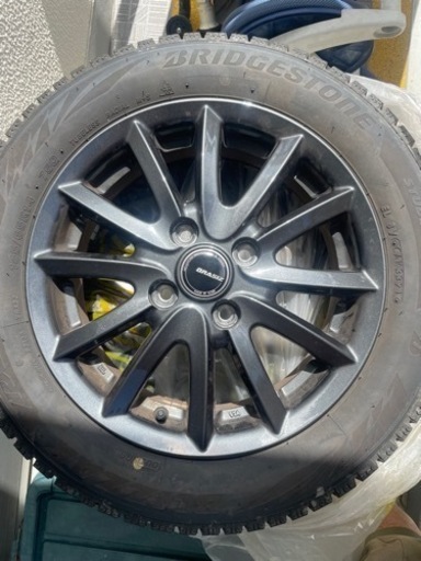 車のパーツ タイヤ、ホイール