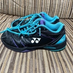 YONEX バドミントンシューズ　23cmの画像