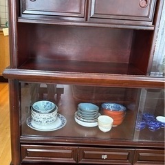 家具　マホガニー調食器棚の画像