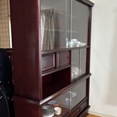 家具　マホガニー調食器棚の画像
