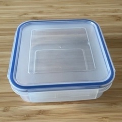 LOCK &LOCKタッパー4個セット&蒸し野菜調理用タッパー、ザル付き、メモリ付きボウルセット、タッパー700mlサイズ1個のセットの画像