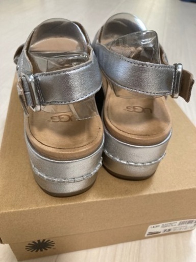 UGG シルバーサンダル24cm