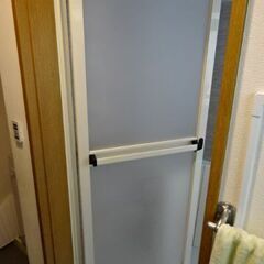 浴室扉まわりのゴムパッキン交換か扉ごと交換 - 助け合い