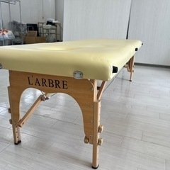 ①折りたたみ式 施術ベッド［整骨・整体・エステなど］