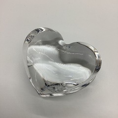 取りに来られる方限定！！　Baccarat   ペーパーウェイト　ハートクリスタル　箱付きの画像