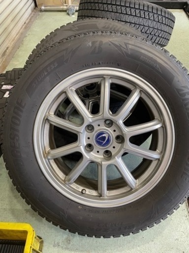 車のパーツ タイヤ、ホイール